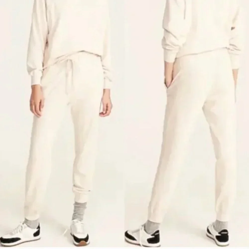 NWT JCREW Magic Rinse jogger pant in dusty Ivory